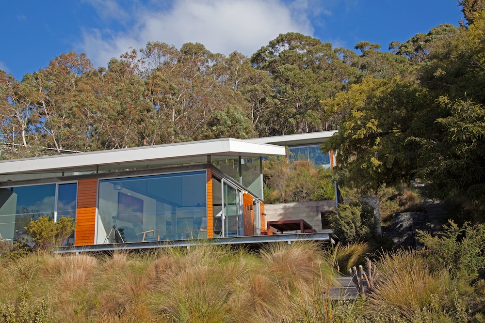 Eaglehawk Pavilions — 5-Star Luxury Hotel in Carlton, Australia