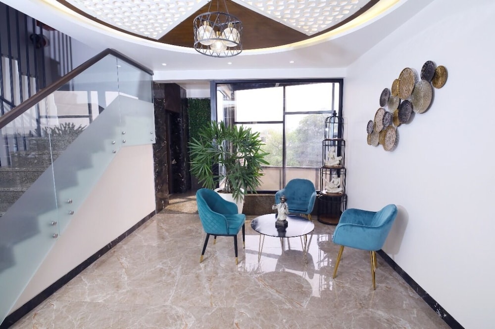 Dd Suites - carbon neutral hotel in Agra