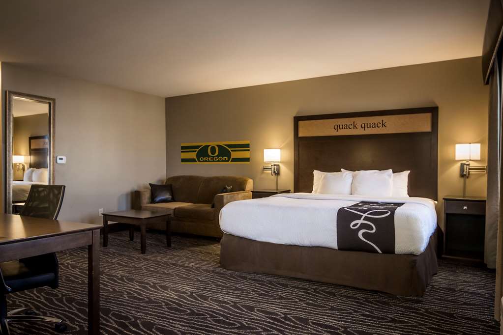 La Quinta Inn & Suites by Wyndham Eugene - photo 32