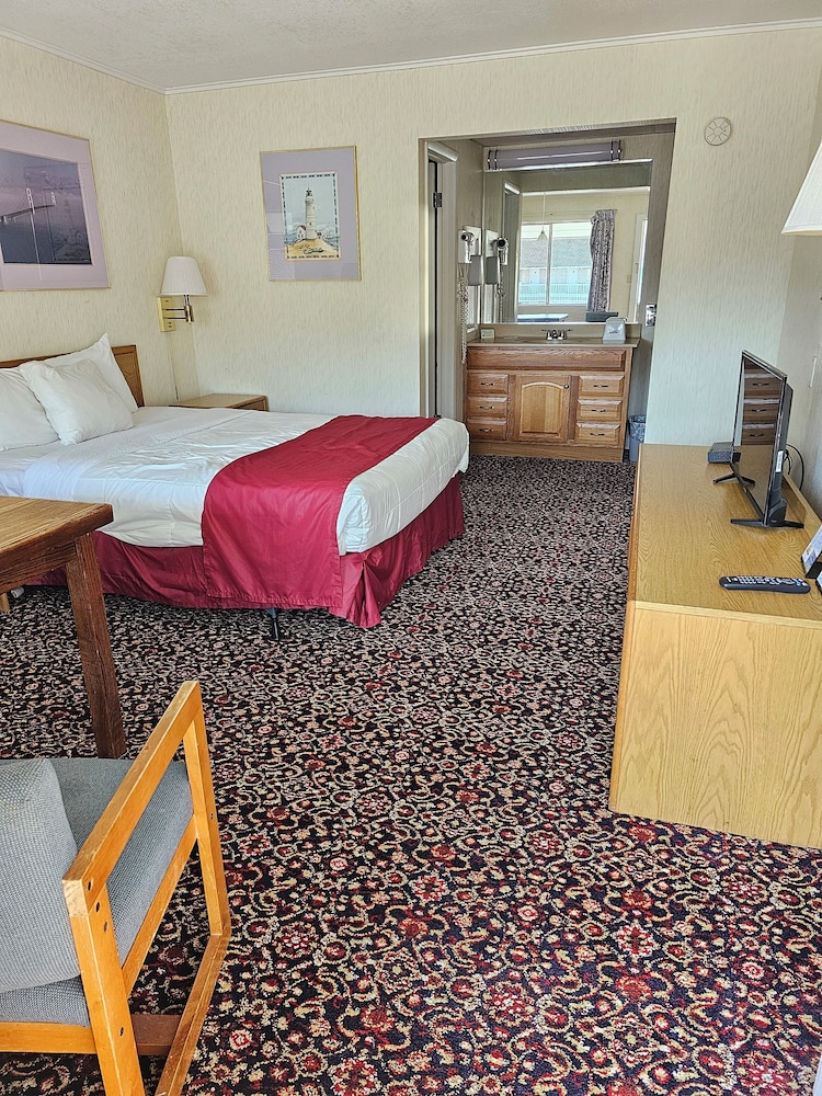 Travelodge by Wyndham Mackinaw City - photo 17