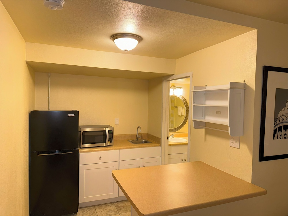 Big Chile Inn & Suites - photo 15