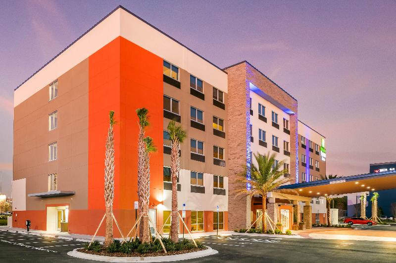 Holiday Inn Express Jacksonville Town Center - photo 9