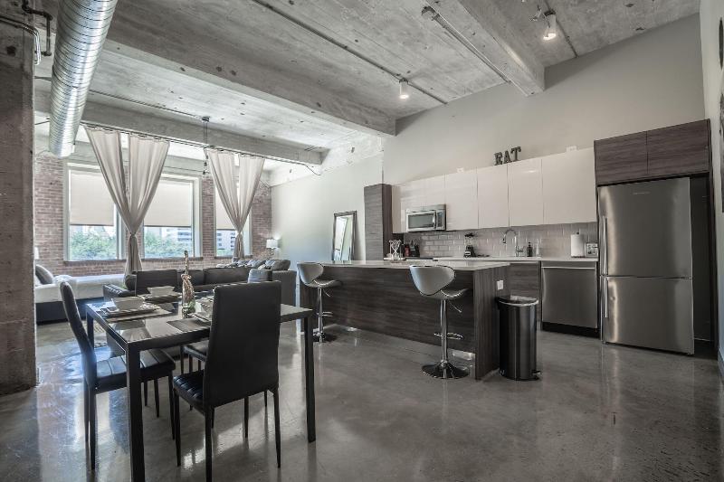 Luxury Downtown Dallas Stay by Amyfinehouse - photo 126