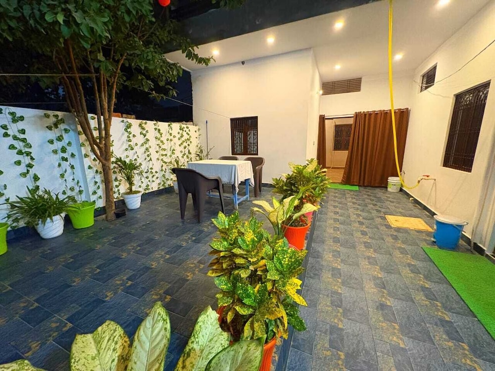 Sumedha Galaxy Inn - last minute hotel in Varanasi