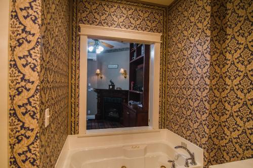 Campbell House Inn - photo 42