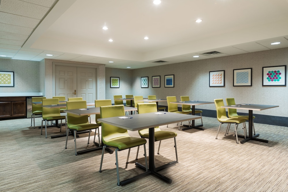 Holiday Inn Express & Suites Columbus Airport East by IHG - photo 43