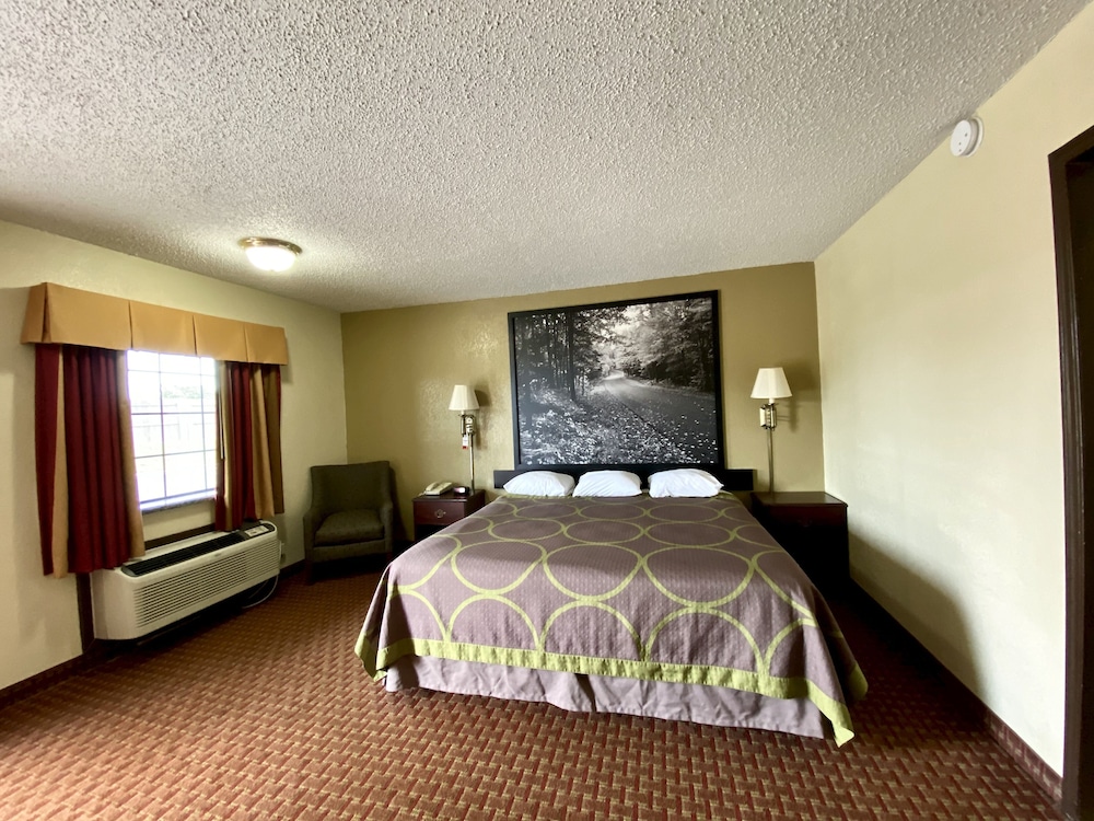 Super 8 by Wyndham Shawnee - photo 15