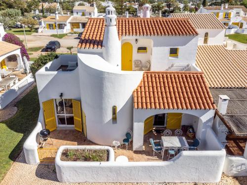 Villa Bougainvilla Vilamoura Pool Free wifi Air con — 4-Star Luxury Hotel in Quarteira, Portugal