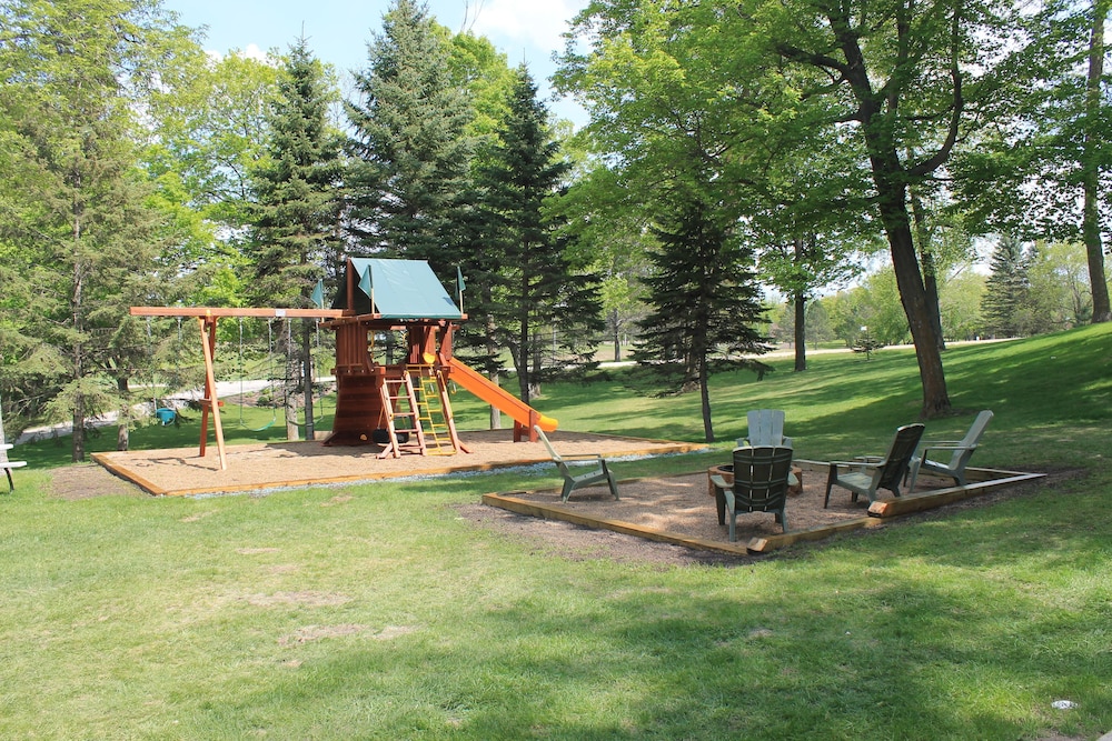 Viking Bay Resort & Lodge - photo 17