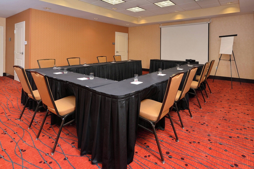 Residence Inn by Marriott Coralville - photo 39