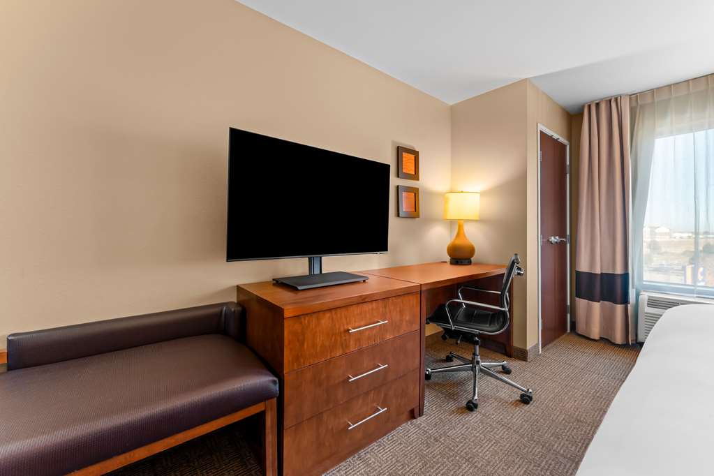 Comfort Inn & Suites Avera Southwest - photo 9