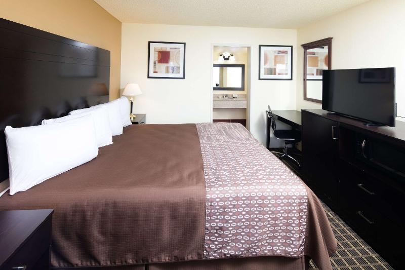 GuestPlace Inn & Suites - photo 14