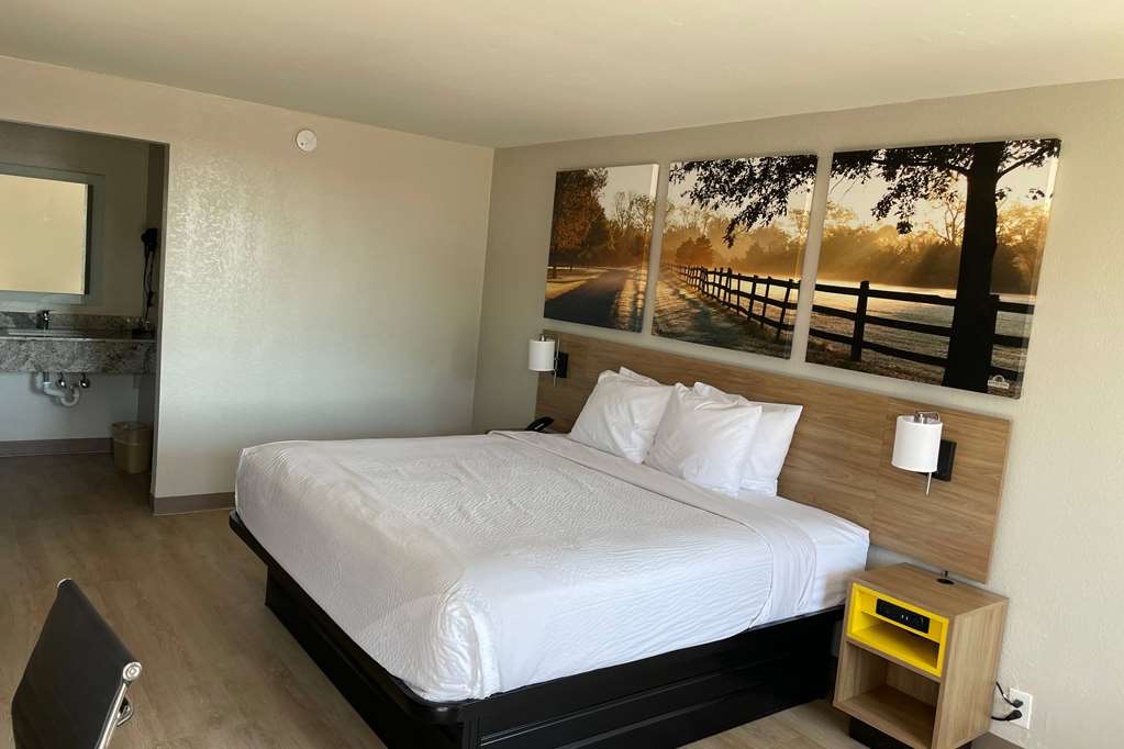 Days Inn by Wyndham Montgomery I 85 - photo 7