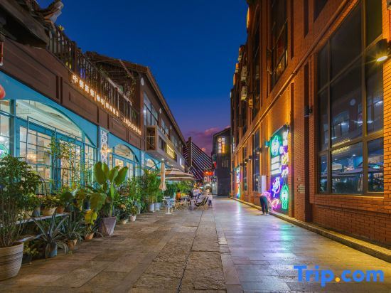 Zuoan Hotel in Luzhang, People's Republic of China