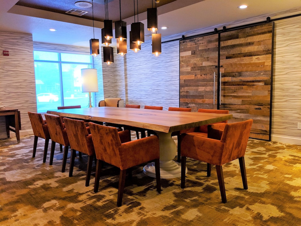 Hilton Garden Inn Phoenix Airport - photo 20