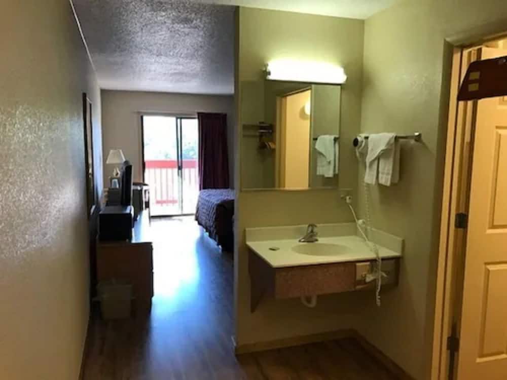 Days Inn by Wyndham Waynesville NC - photo 6