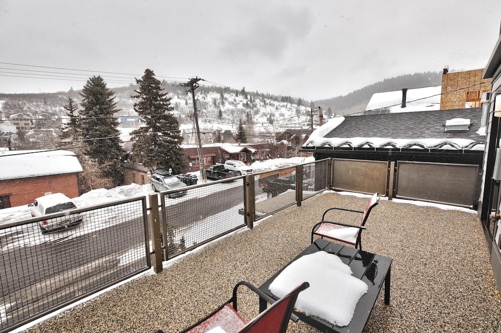 Pinetree by Avantstay Modern Park City Getaway w Patio & Balcony - photo 26
