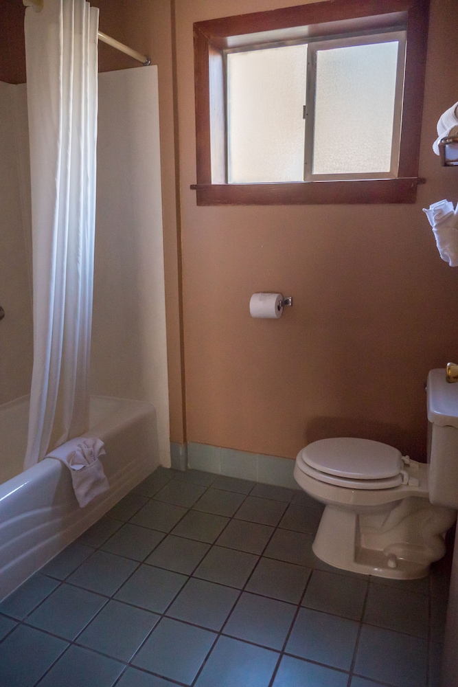 Western Holiday Lodge Three Rivers - photo 21