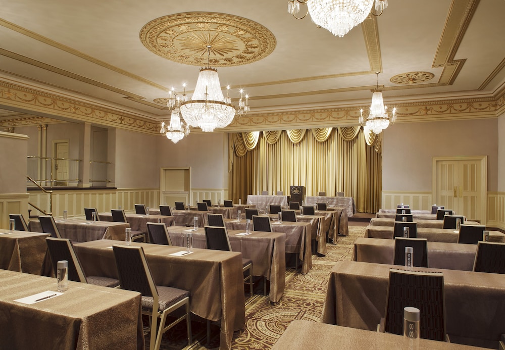 Sheraton Commander Hotel - photo 49