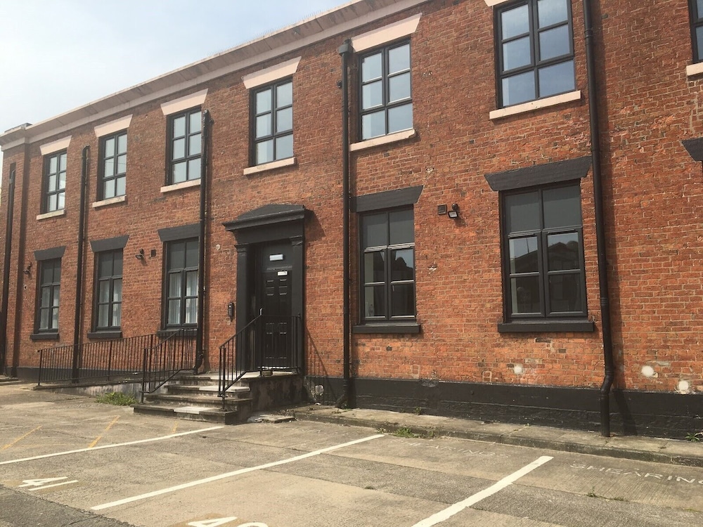 The Wallgate Apartments Parking Wigan — 4-Star Luxury Hotel in Wigan, United Kingdom