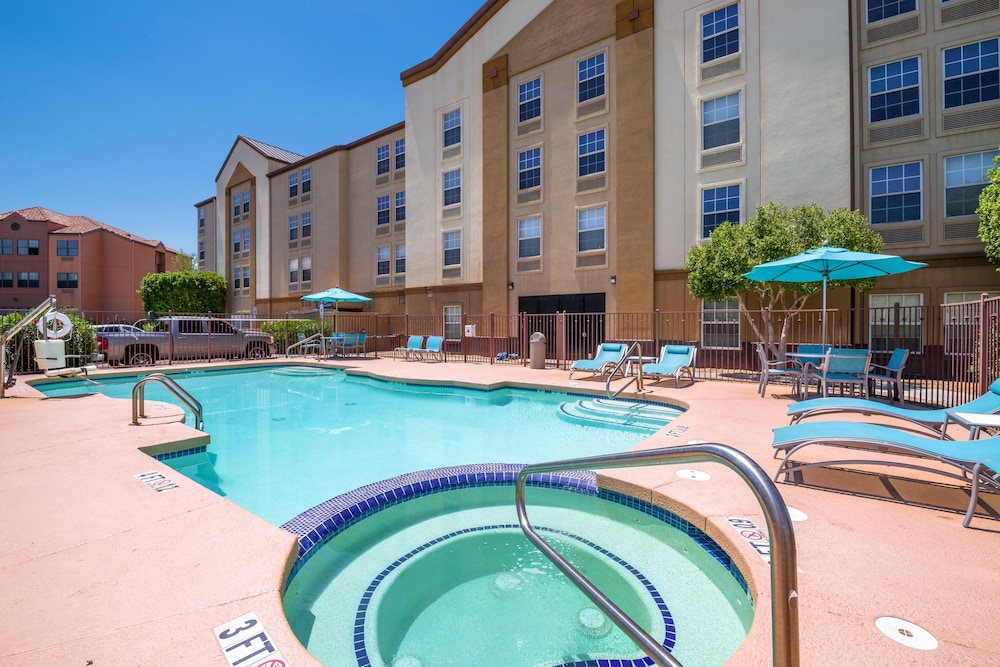 Holiday Inn Express Hotel & Suites Phoenix Airport by IHG - photo 22