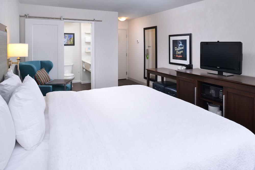 Hampton Inn Portland East - photo 12