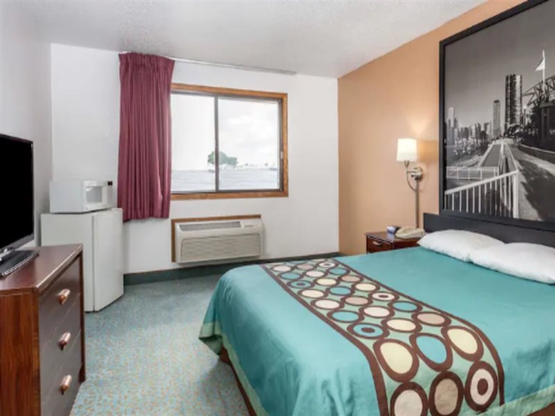Super 8 by Wyndham Bourbonnais Kankakee Area - photo 4