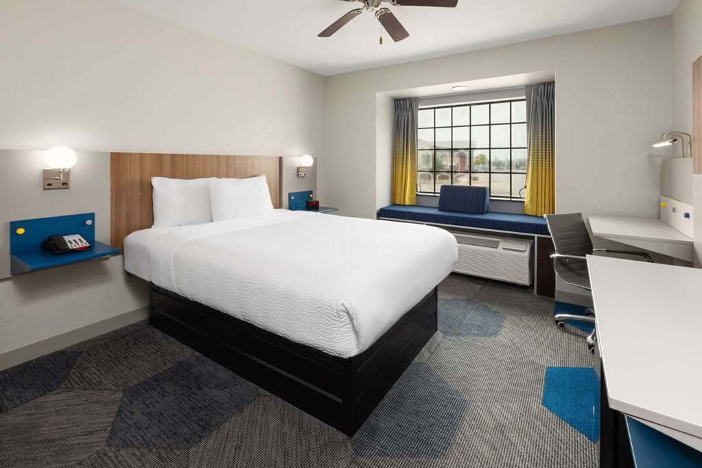 Microtel Inn & Suites by Wyndham Buda Austin South - photo 9