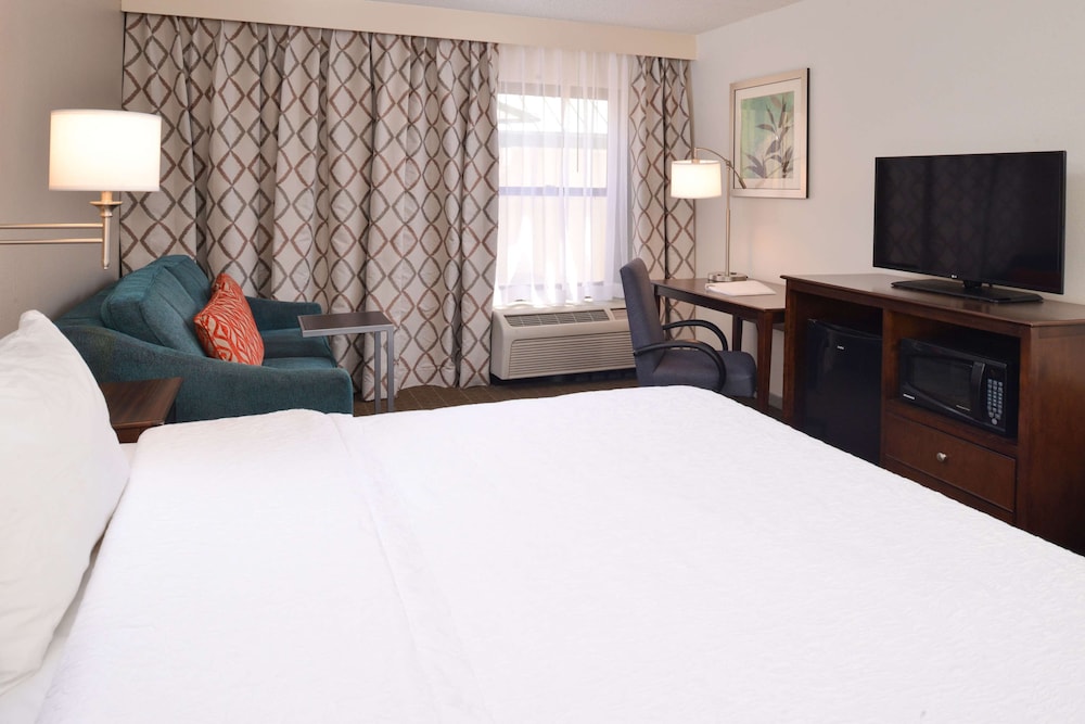 Hampton Inn & Suites Pueblo Southgate - photo 9