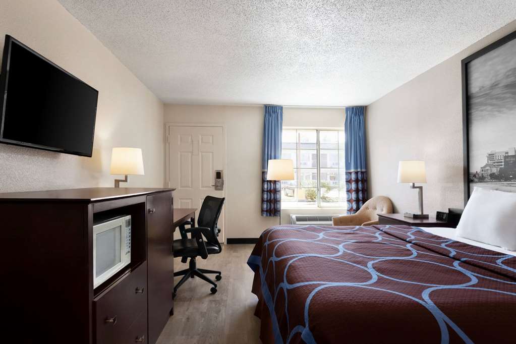 Super 8 by Wyndham Gulfport Airport NW Near Biloxi - photo 11