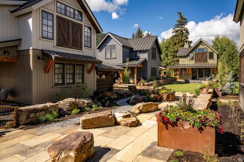 Academy Place Mariposa — Crested Butte