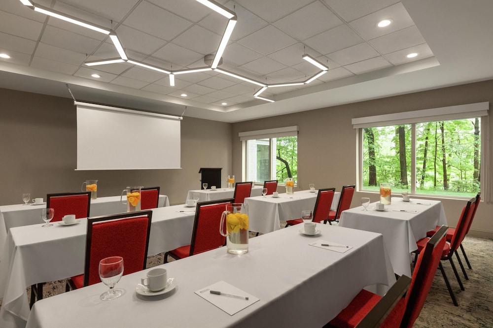 Hilton Garden Inn Cleveland Airport - photo 31