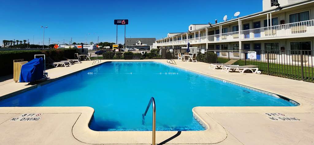 Studio 6 Webster TX Houston NASA Lake - photo 2