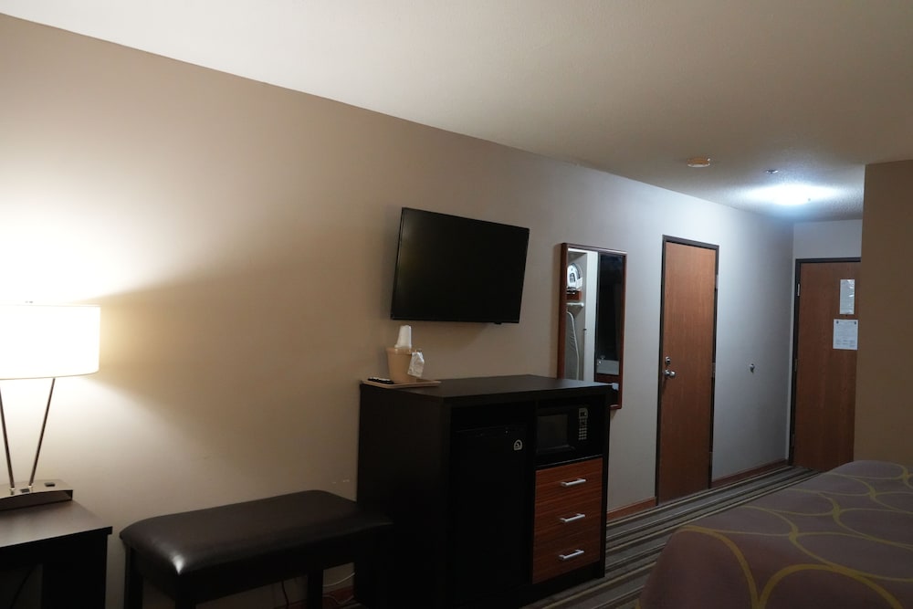 Watseka 24 Inn & Suites - photo 12