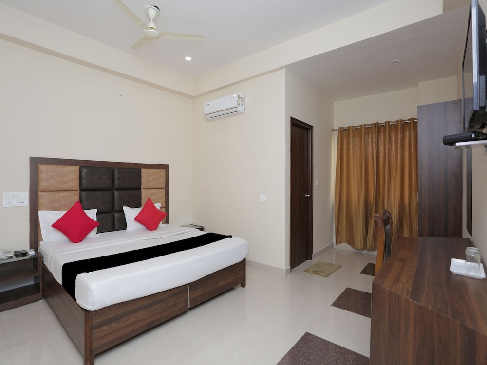 Capital O 37423 Golden Leaf in Dehra Dun, India