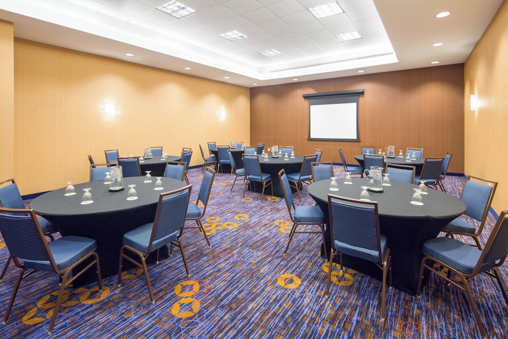 Courtyard by Marriott Houston by the Galleria - photo 13