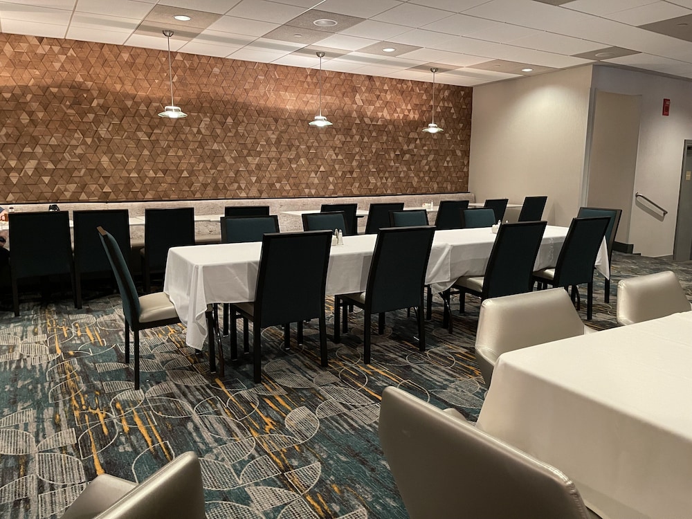 Holiday Inn Martinsburg by IHG - photo 35