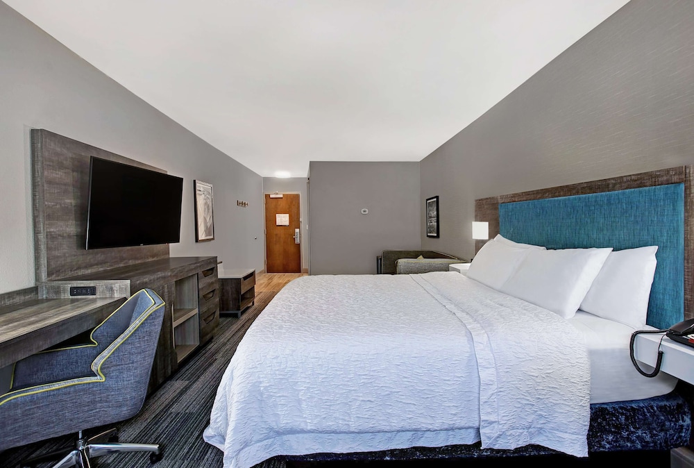 Hampton Inn Westfield - photo 12