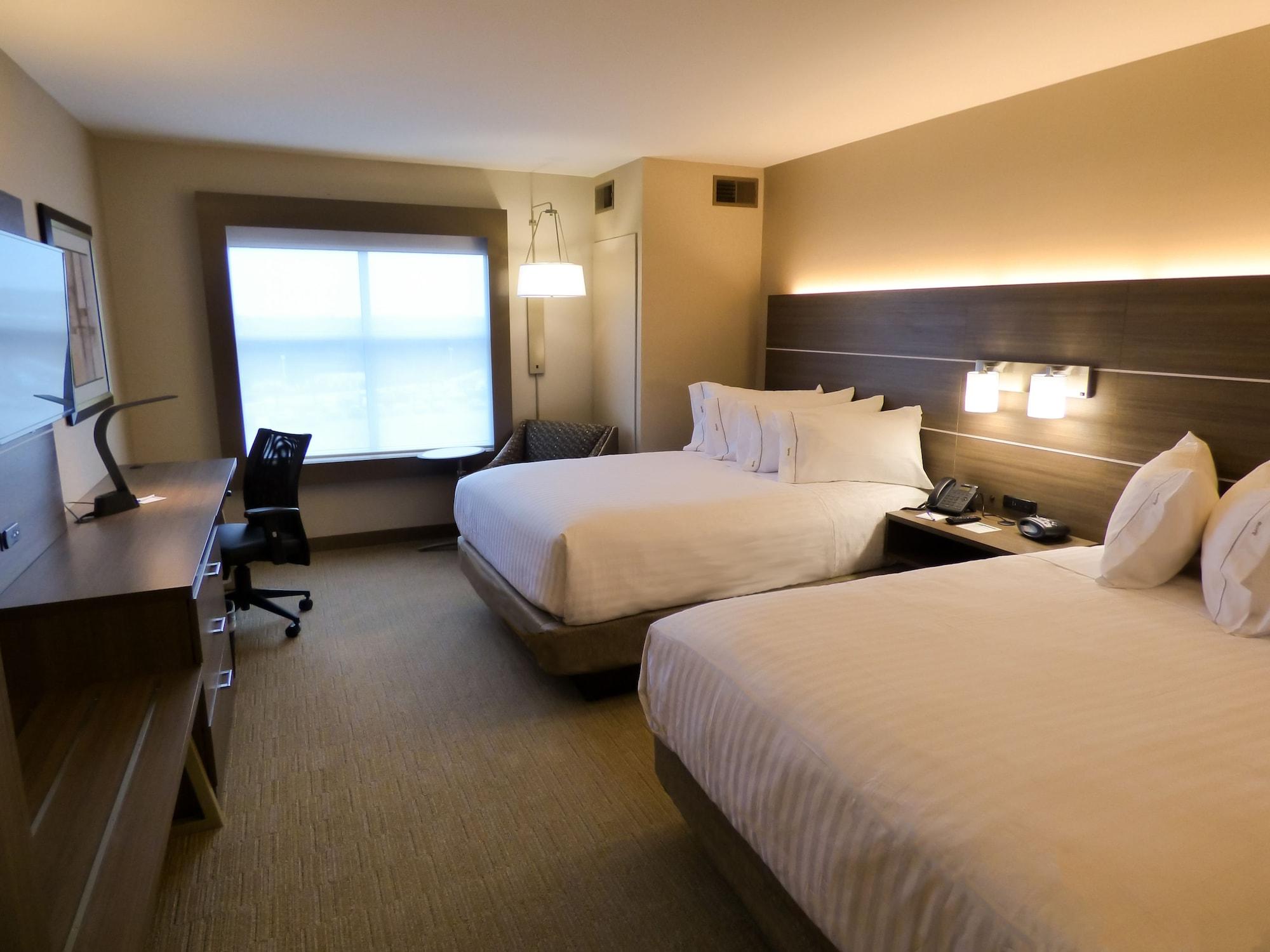 Holiday Inn Express & Suites Plymouth Ann Arbor Area by IHG - photo 9