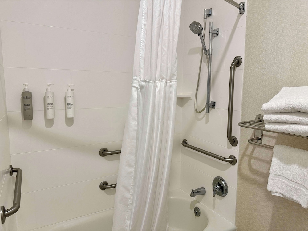 Hilton Garden Inn Oconomowoc - photo 34