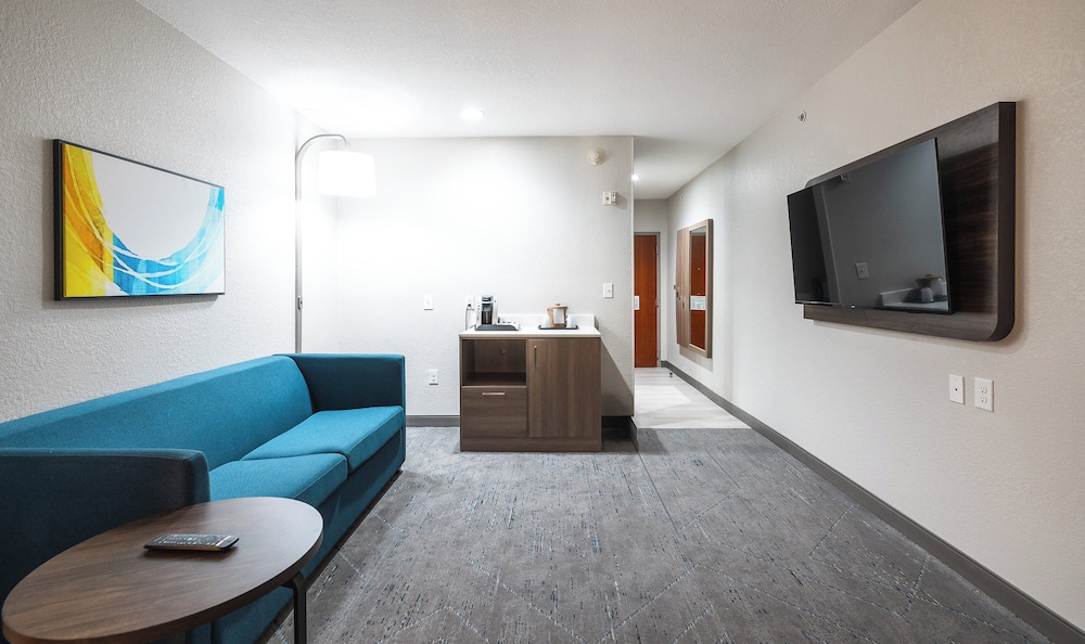 Holiday Inn Express Hotel & Suites St. Robert by IHG - photo 19