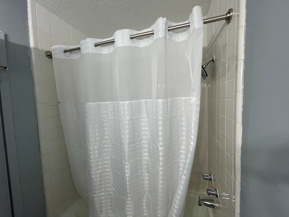 Lamplighter Inn By OYO Charlotte Airport Area - photo 26