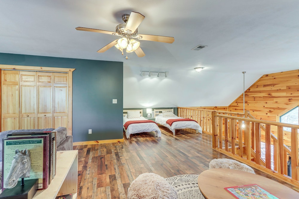 Peaceful Ellijay Cabin: Pool Access & Resort Perks - photo 8