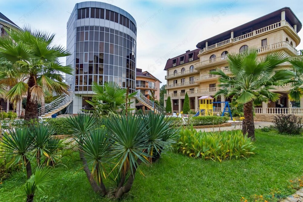 Holiday Hotel — hotel in Lazarevskoye