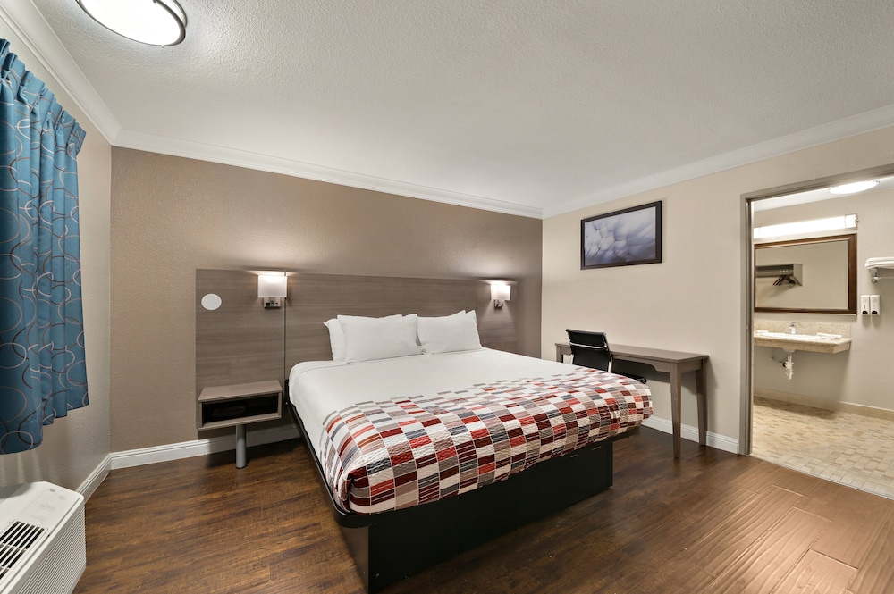 Red Roof Inn Los Angeles Bellflower - photo 10
