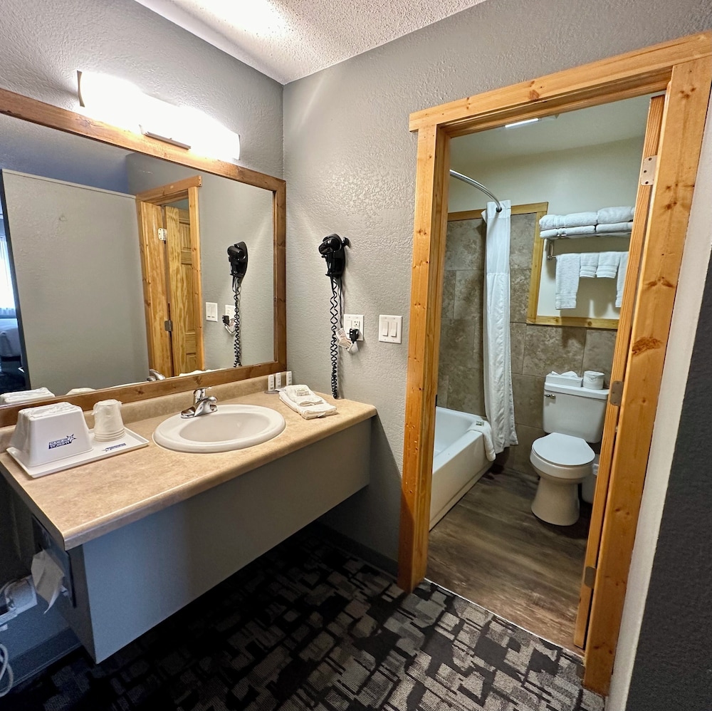 Americas Best Value Inn Wall - photo 73
