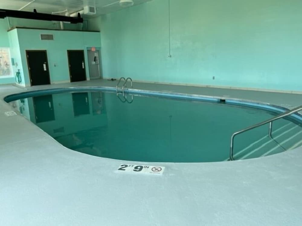 Econo Lodge Wisconsin Rapids - photo 14