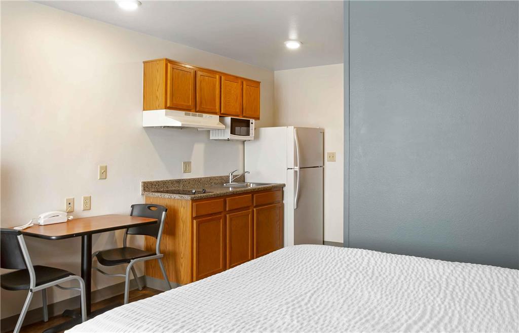 Extended Stay America Select Suites Phoenix North - photo 7