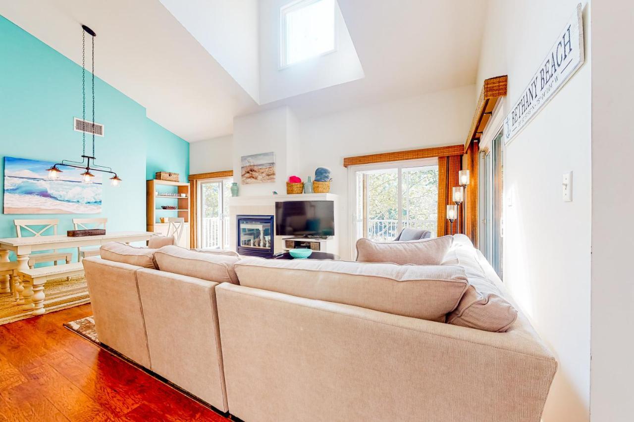 Sea Colony 56053 Pinewood Dr — 4-Star Luxury Hotel in Bethany Beach, United States