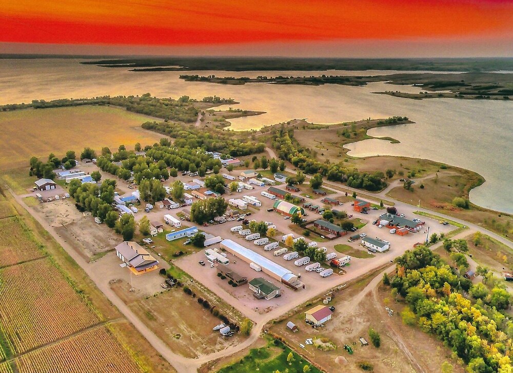 The Outpost Lodge — 4-Star Luxury Hotel in Pierre, United States
